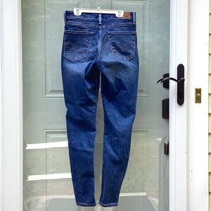 NWOT! Levi Strauss Signature Gold Totally Shaping skinny jeans 6M, W28, L30